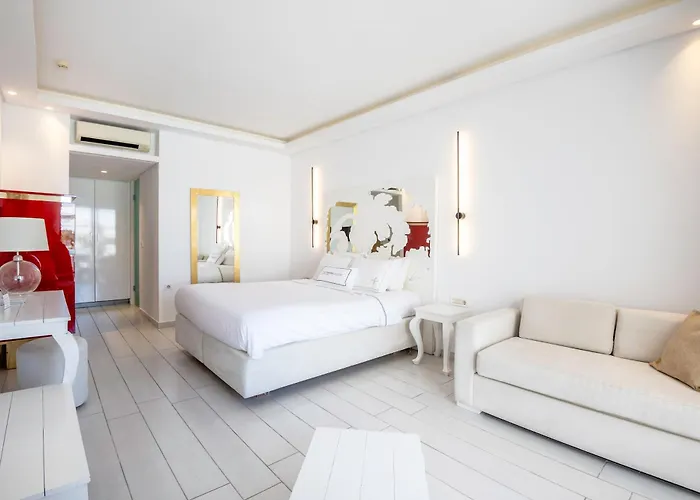 Superior Pool Side Room