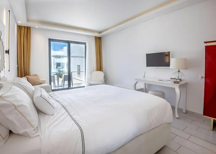 Superior Pool Side Room