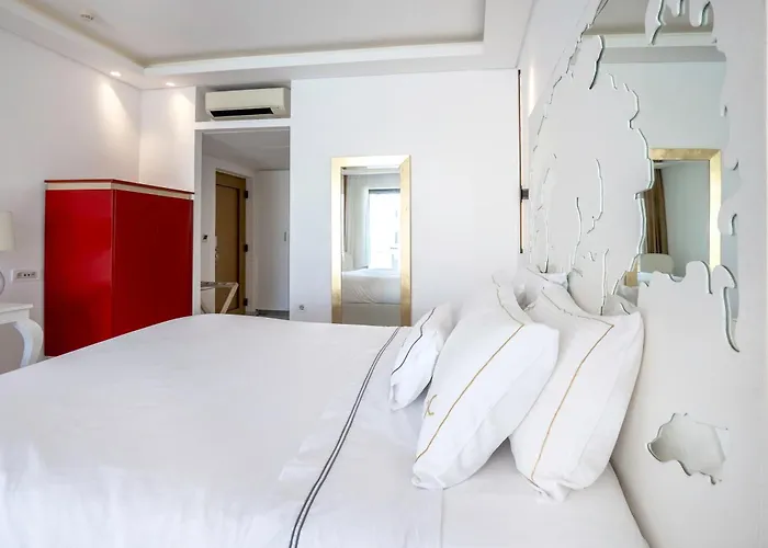 Superior Pool Side Room